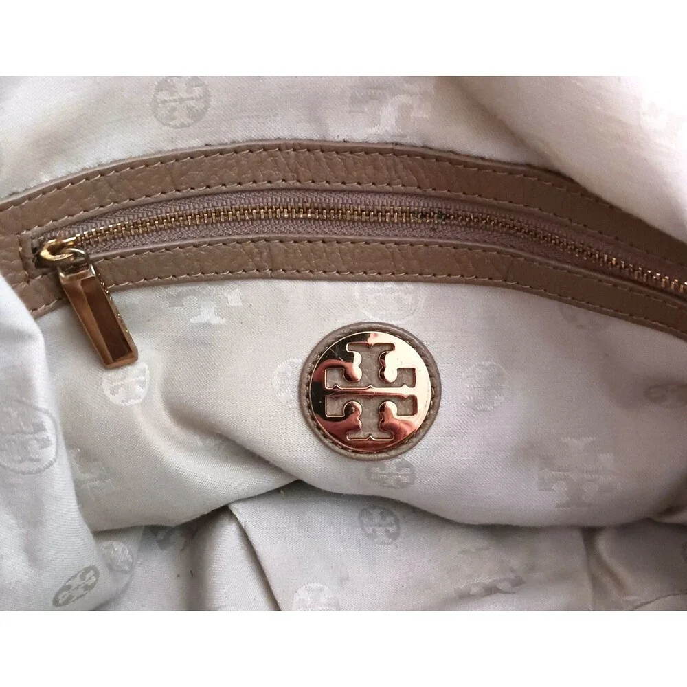 Tory Burch Dakota Lg Hobo Satchel Clay Beige Pebbled Leather Gold Logo w Dustbag
